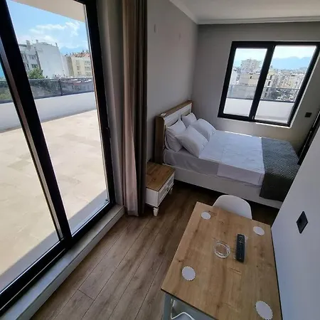 Ξενοδοχείο με διαμερίσματα Royal Homes 503 *