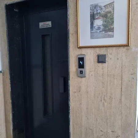 Ξενοδοχείο με διαμερίσματα Royal Homes 503