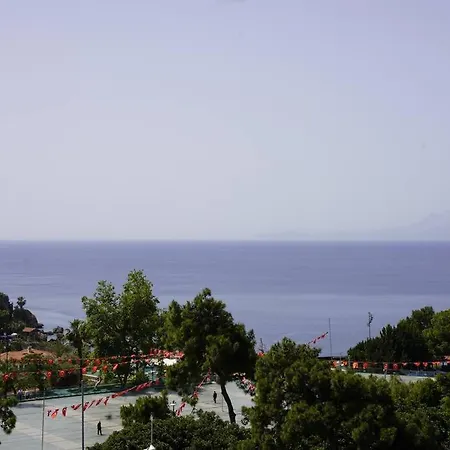 Ξενοδοχείο με διαμερίσματα Royal Homes 503 *